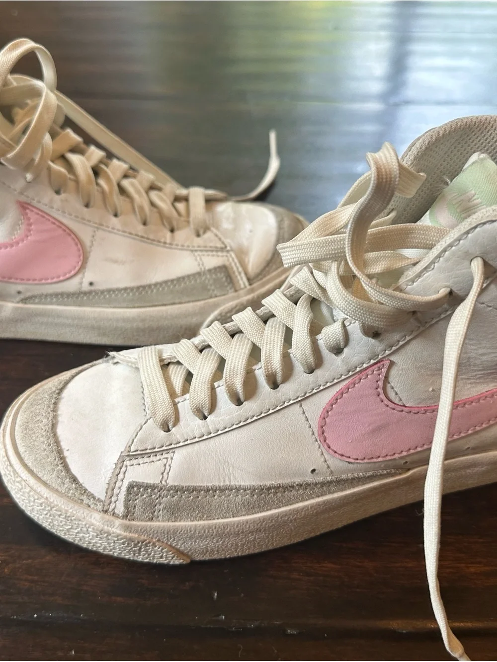 Kids High-Top Sneakers with Pink Swoosh